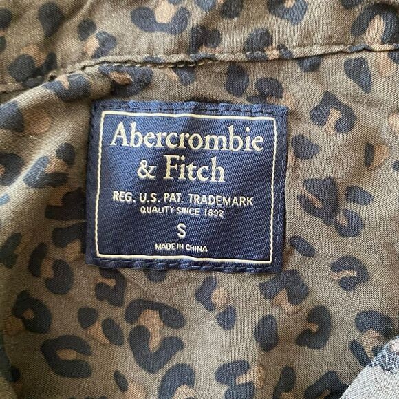 Abercrombie & Fitch Leopard Print Button Down Shirt Women’s Small - Picture 3 of 9